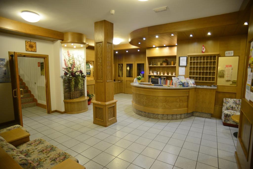 Hotel Canada Andalo Exterior photo