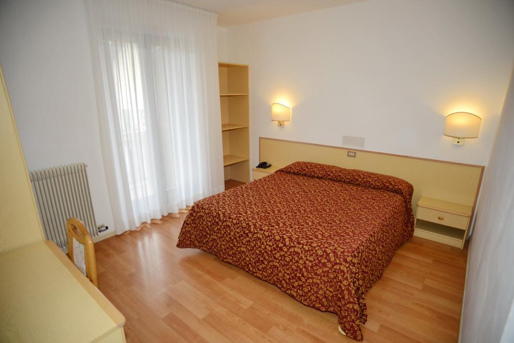 Hotel Canada Andalo Room photo