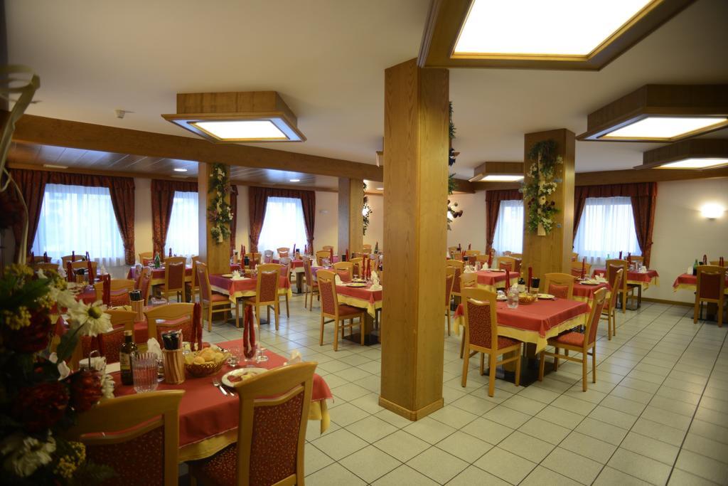 Hotel Canada Andalo Exterior photo
