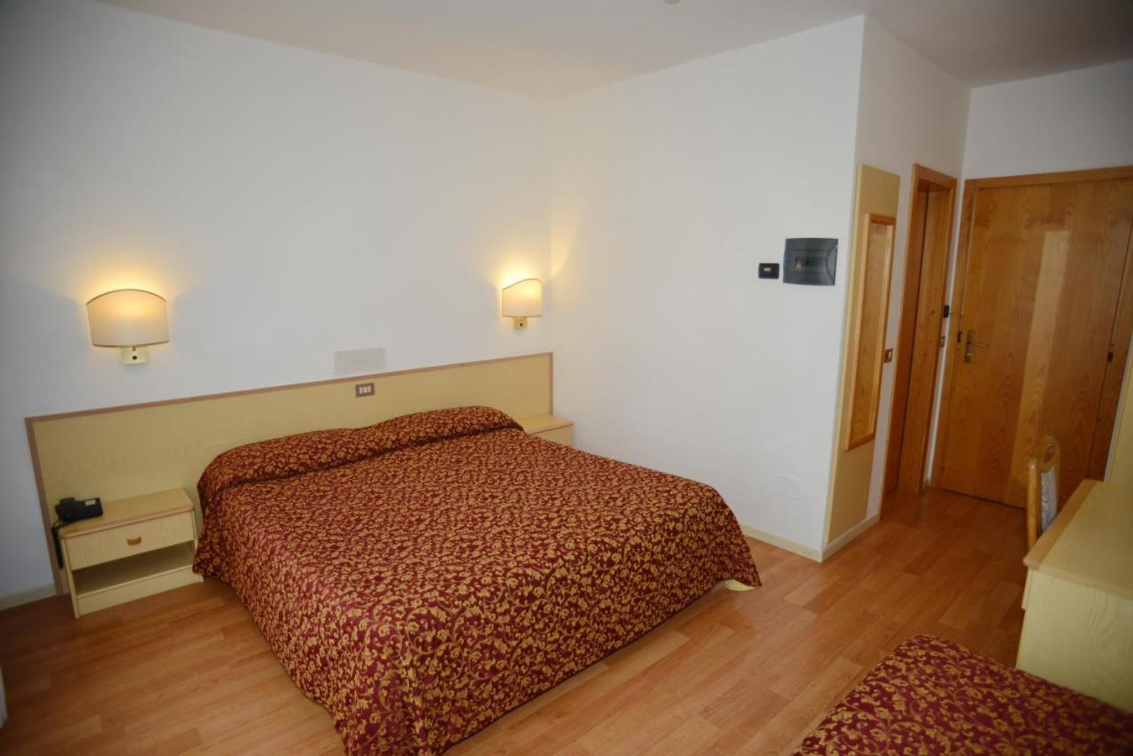 Hotel Canada Andalo Room photo